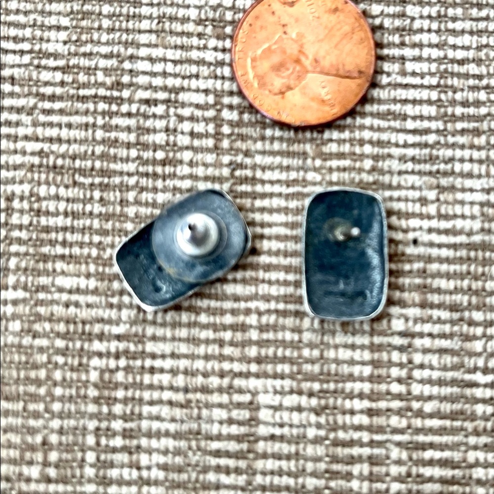 Sterling silver stud earrings - Picture 2 of 2